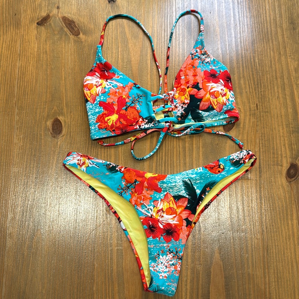 RELLECIGA Red & Blue Floral Bikini Large NWOT